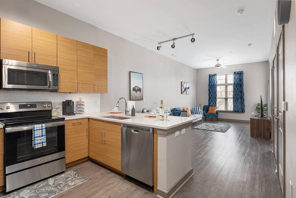 Chic Uptown Unit With Gym, Pool Apartment Charlotte Exterior photo