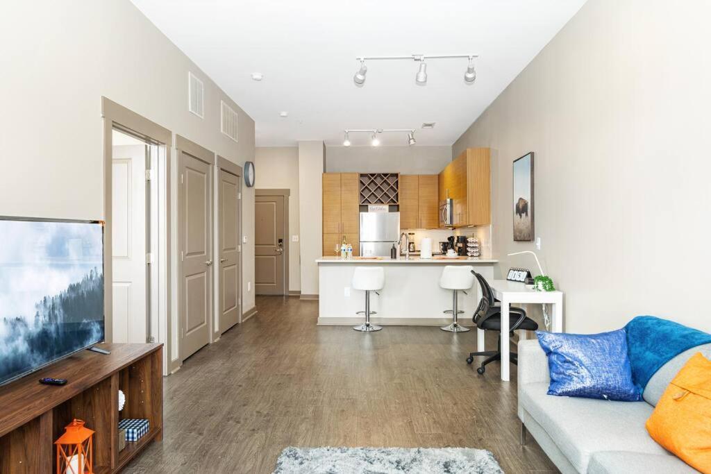 Chic Uptown Unit With Gym, Pool Apartment Charlotte Exterior photo